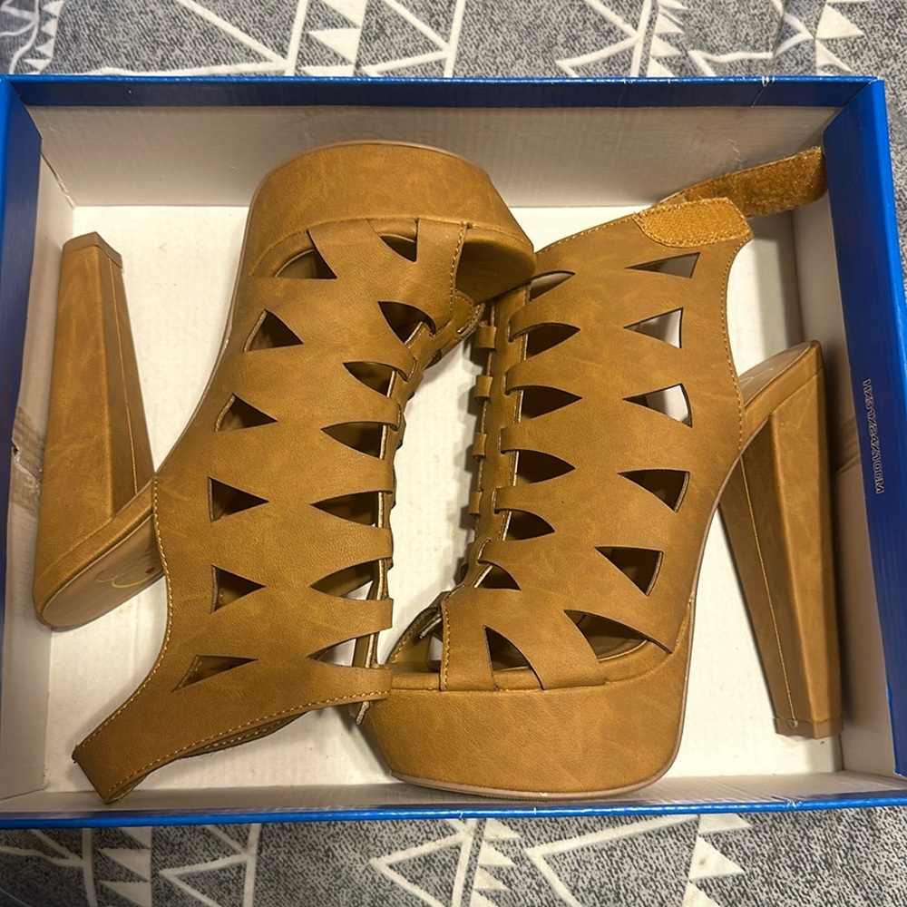 Tan High Heels - Size 7.5 never worn and comes with the original box